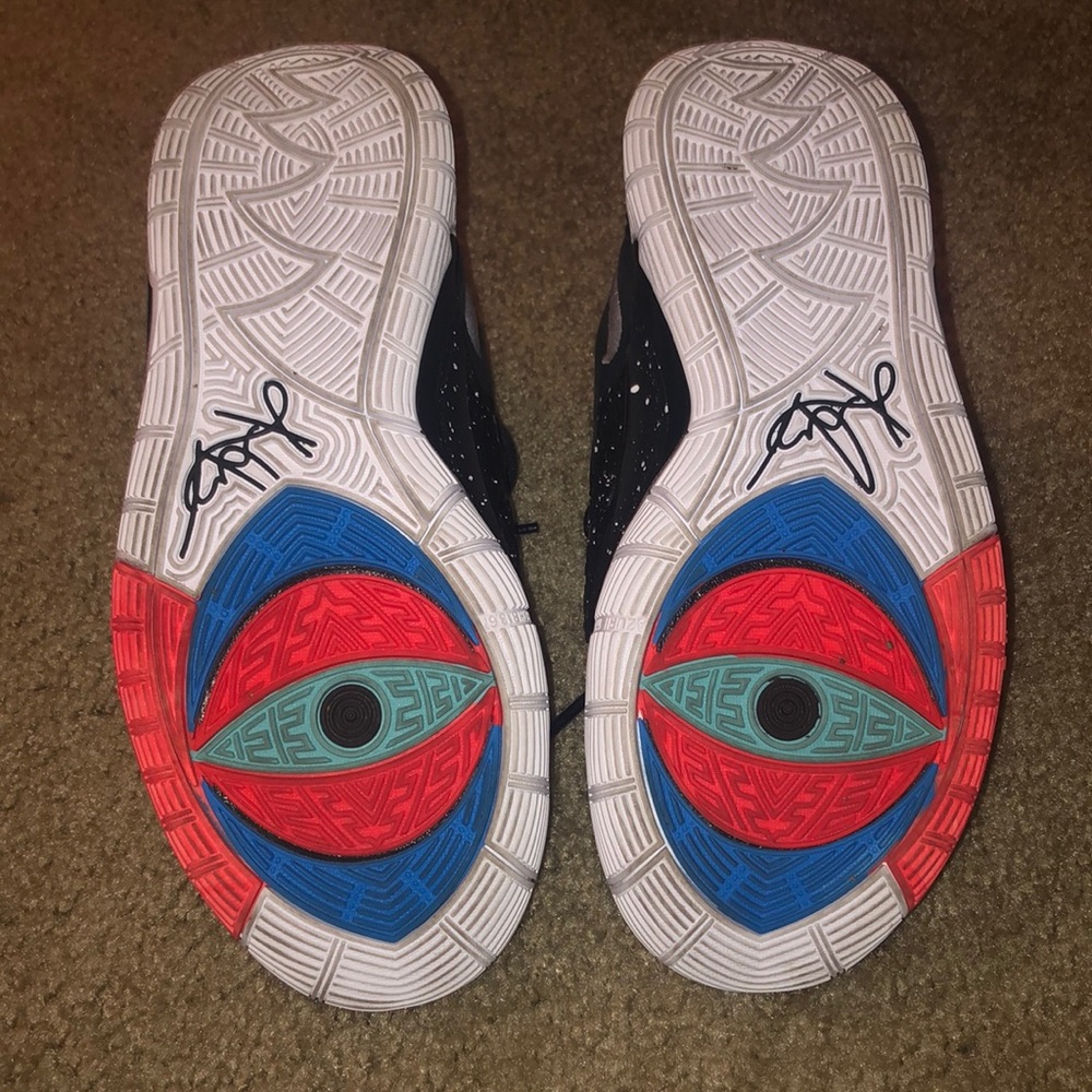 Kyrie 6 boys basketball shoes size 6Y - Picture 7 of 7